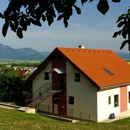 Privát pod kostolom - Ubytovanie Valča Exterior foto