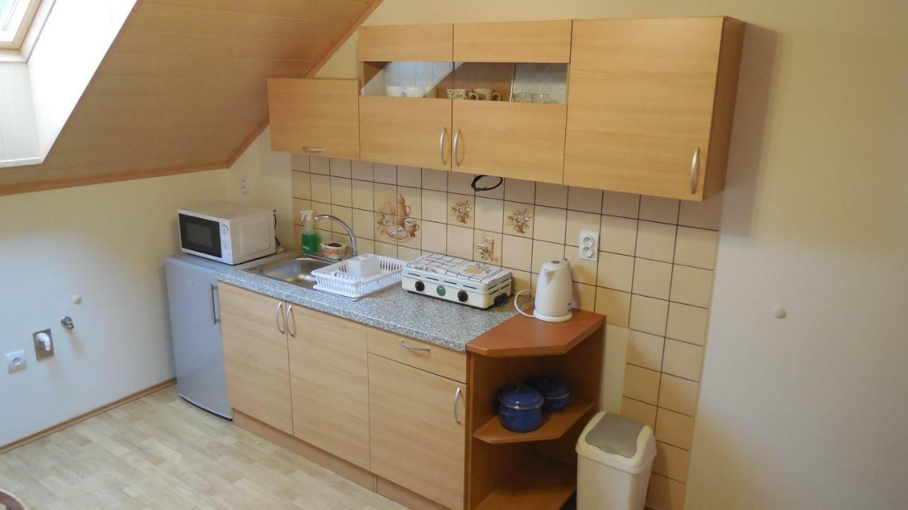Privát pod kostolom - Ubytovanie Valča Exterior foto