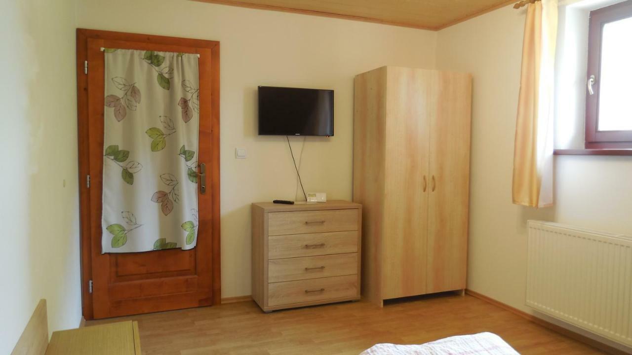 Privát pod kostolom - Ubytovanie Valča Exterior foto